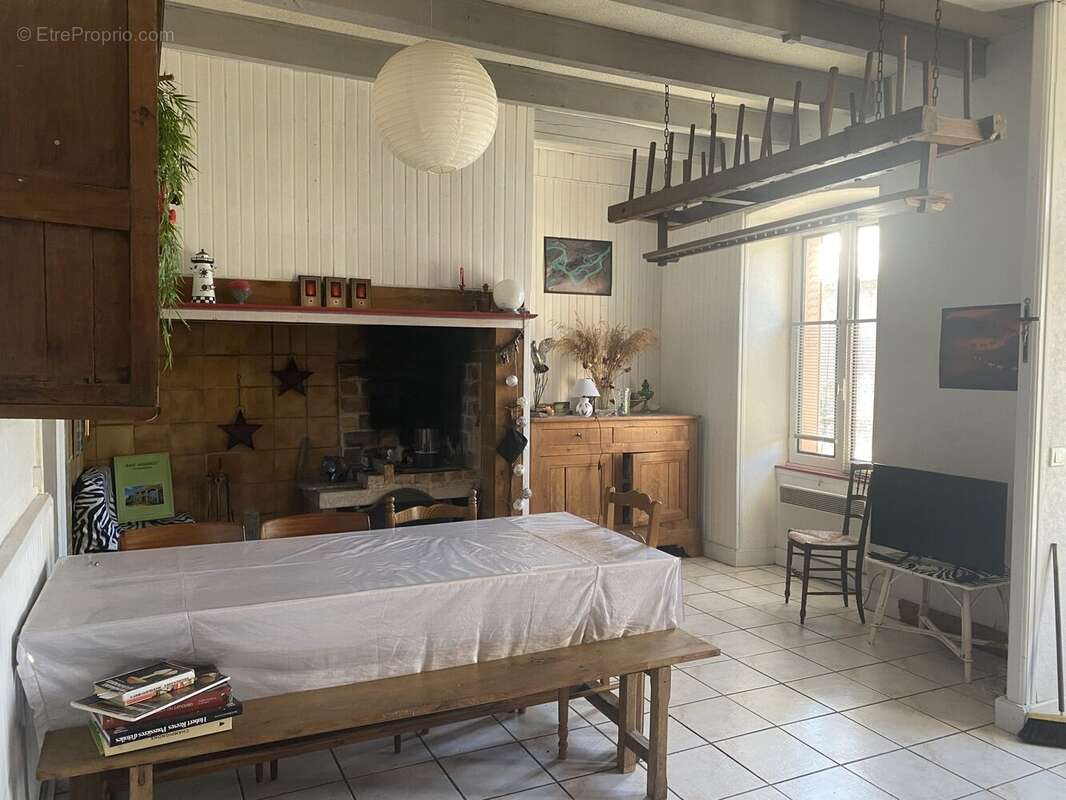 Maison à PEROLS-SUR-VEZERE