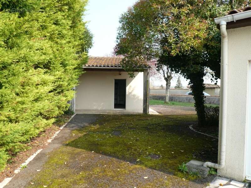 Maison à GENSAC-LA-PALLUE