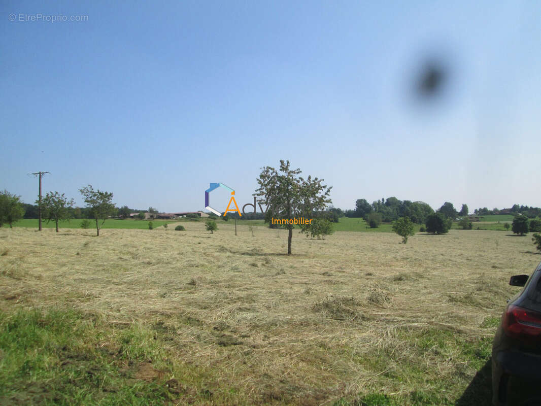 Terrain à LA BRUYERE