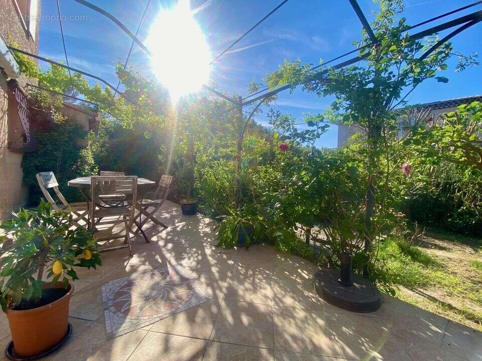 T4 de 96m2+ TERRAIN 632m2 / SAINT MITRE - Maison à MARSEILLE-13E