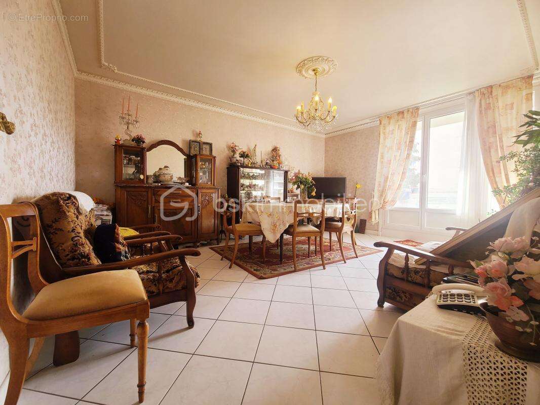 Appartement à CHILLY-MAZARIN