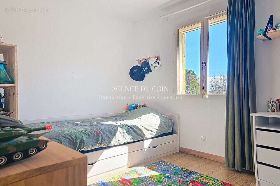 Maison à LE MUY