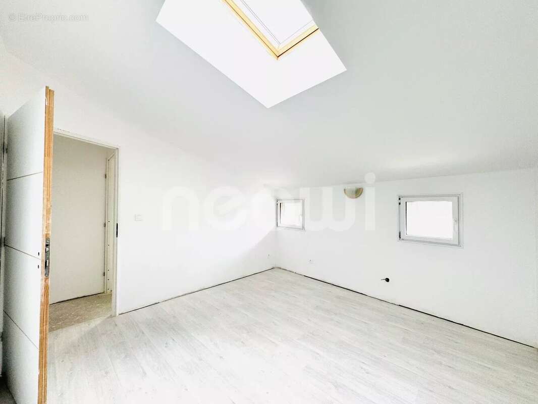 Maison à LES MARTRES-DE-VEYRE