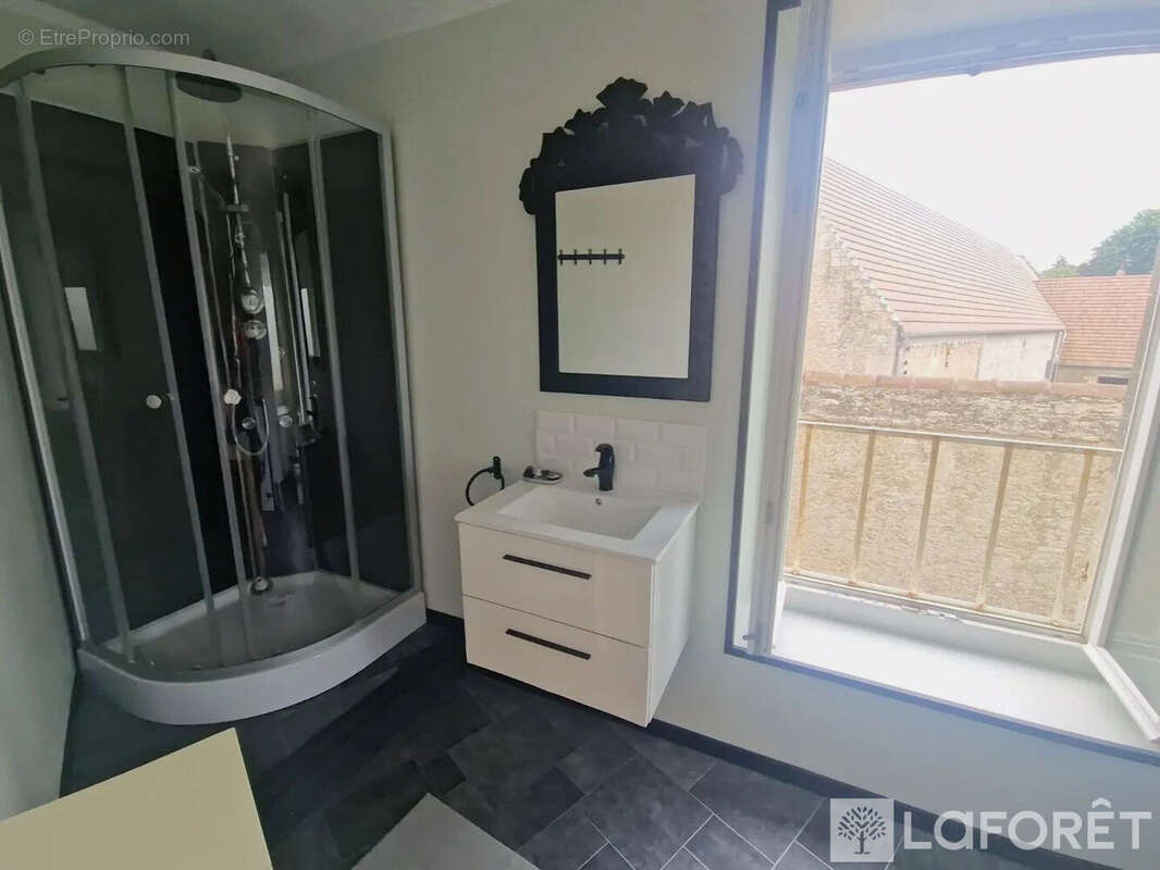 Maison à COLLEVILLE-MONTGOMERY