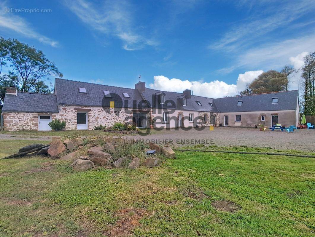 Maison à PLOUGASNOU