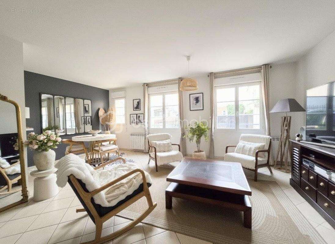 Appartement à LONGPERRIER