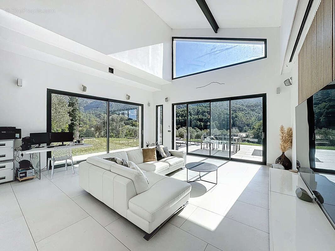 Maison à VAUVENARGUES