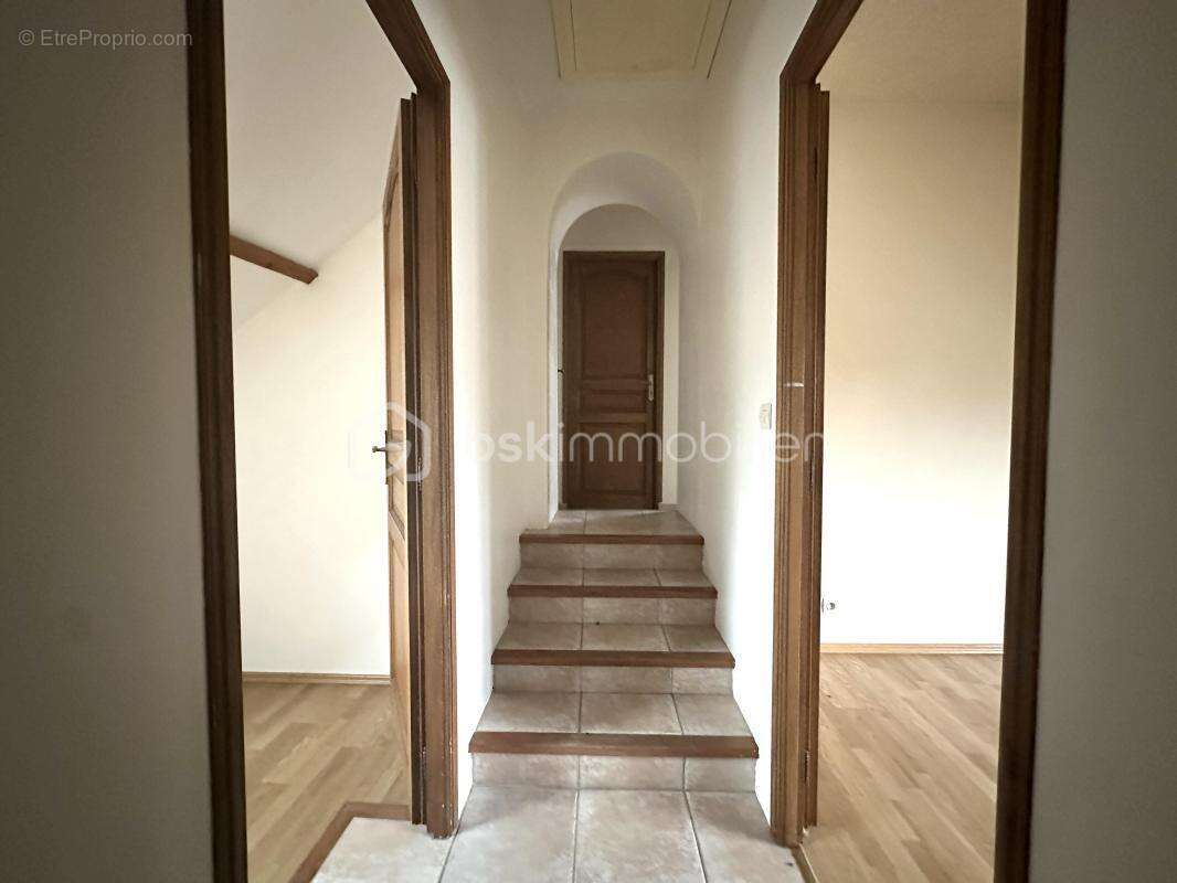 Maison à VILLENEUVE-LA-GUYARD