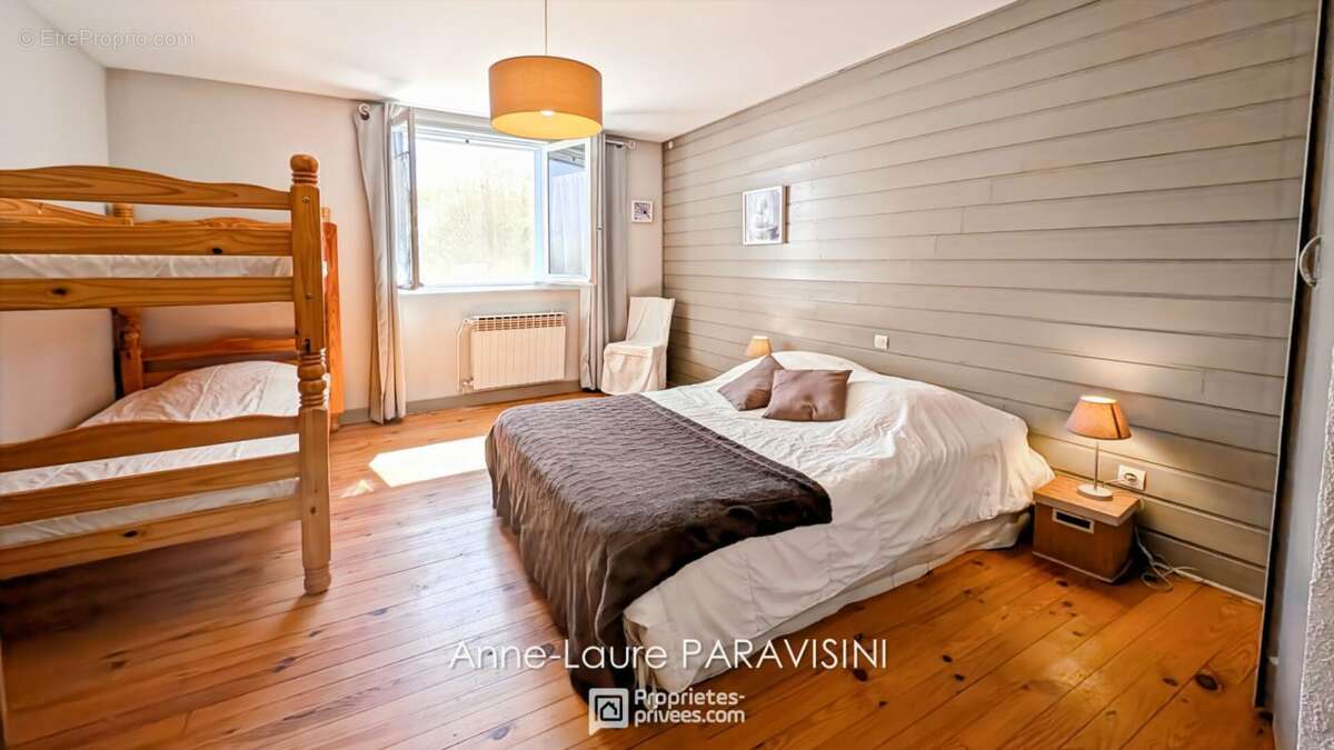 Maison, gîte indépendant et écuries sur 12 000 m² avec vue panoramique - photo 10