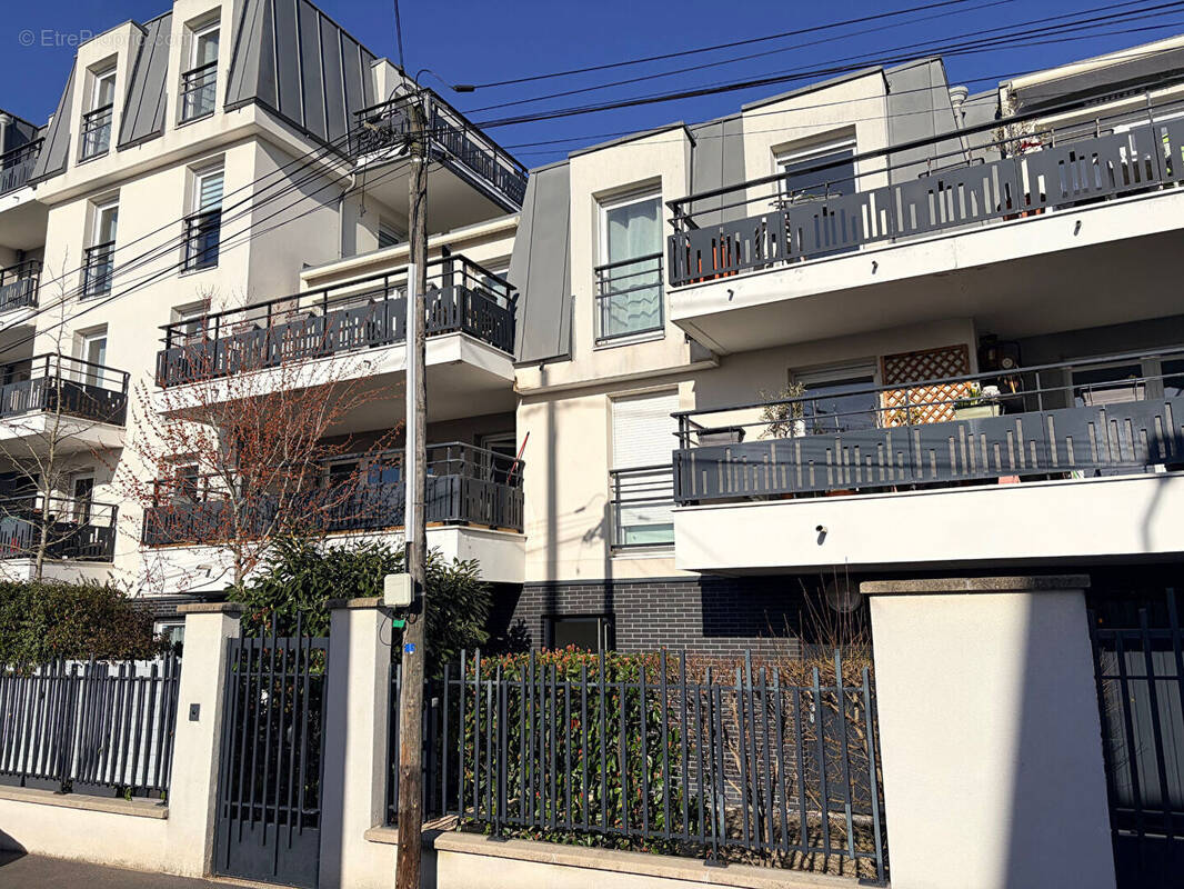 Appartement à SARTROUVILLE