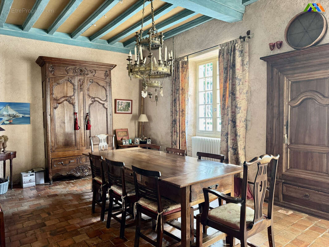 Maison 408 m² à Sauveterre-De-Bearn  - photo 8