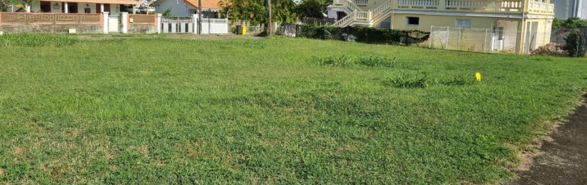 Terrain à SAINTE-ANNE