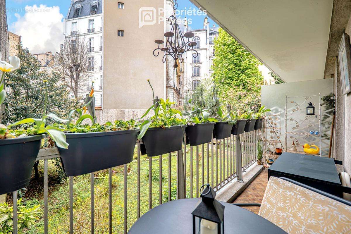 Appartement à PARIS-16E