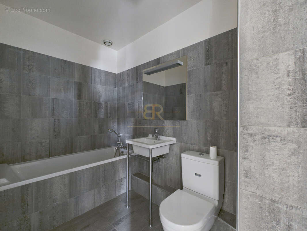 Appartement à PARIS-8E