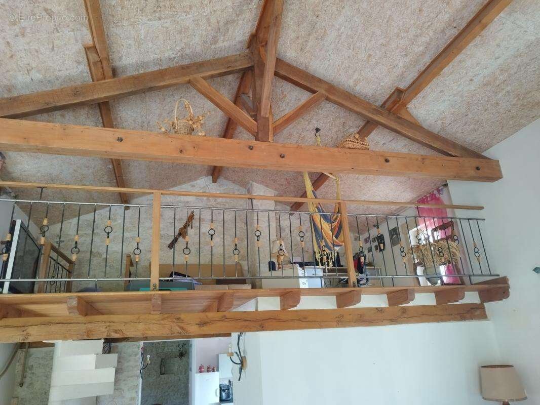 Charente, exceptionnelle ! A 10mn de La Rochefoucauld, maison 206 m², pièce de vie 70 m², grange, terrain clos 3602m² - photo 10