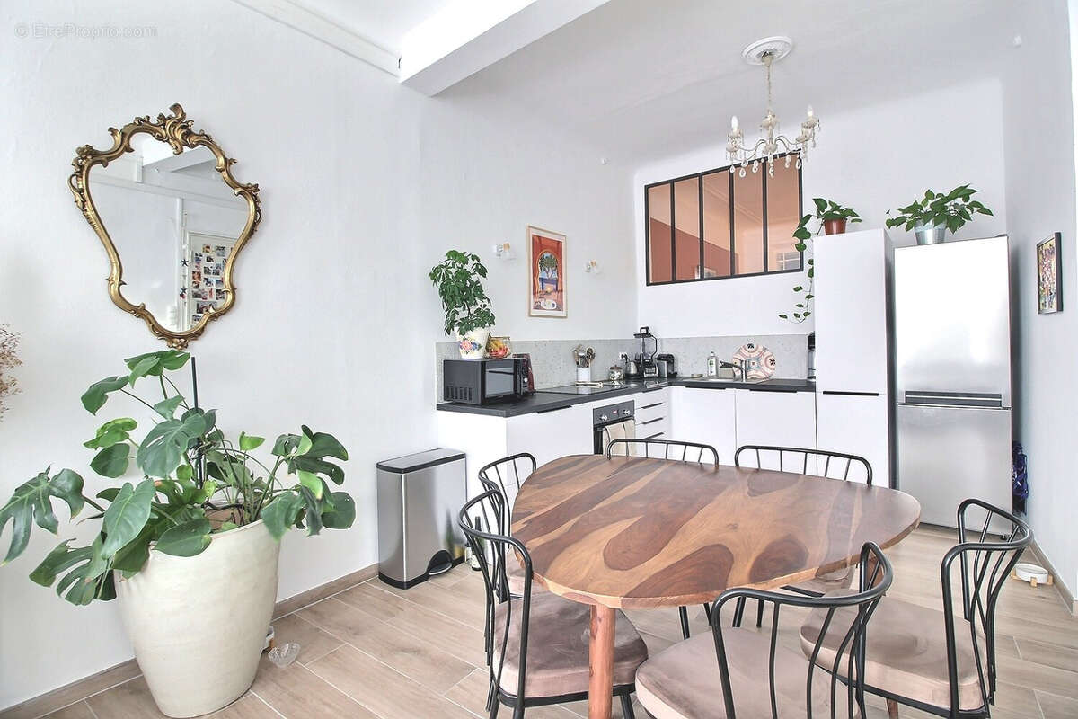 Appartement à MARSEILLE-1E