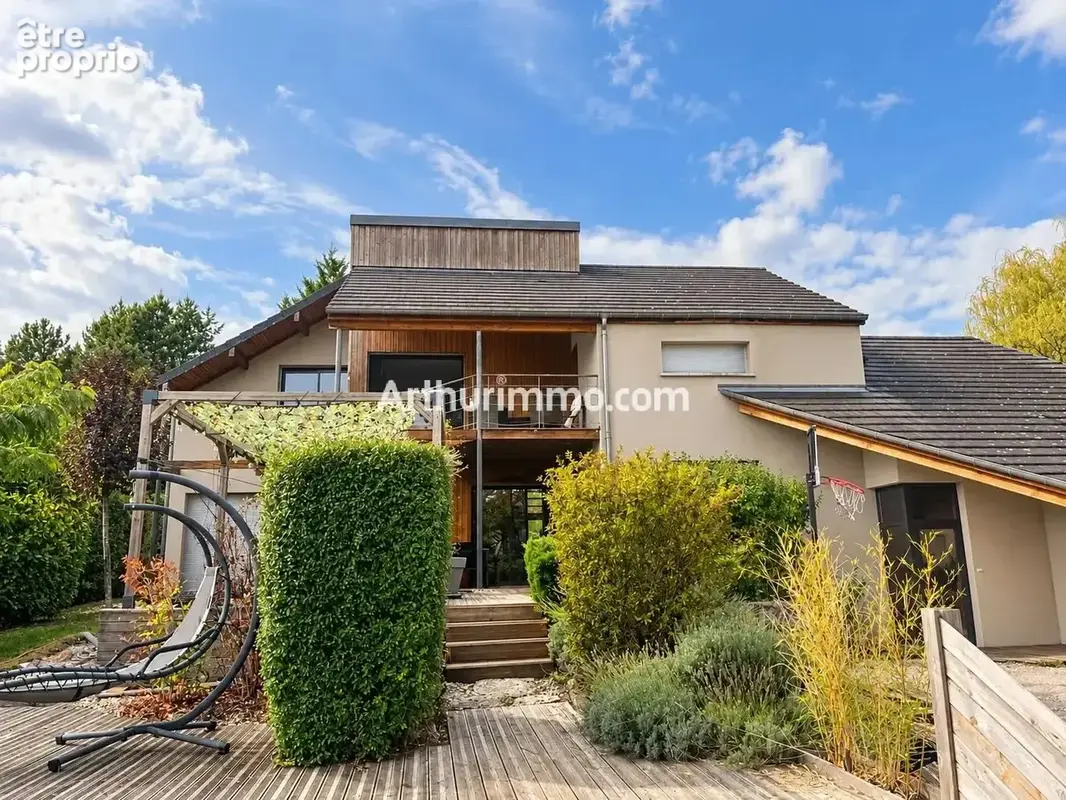 Maison d’architecte de 186 m² avec piscine et belle vue dégagée - photo 1