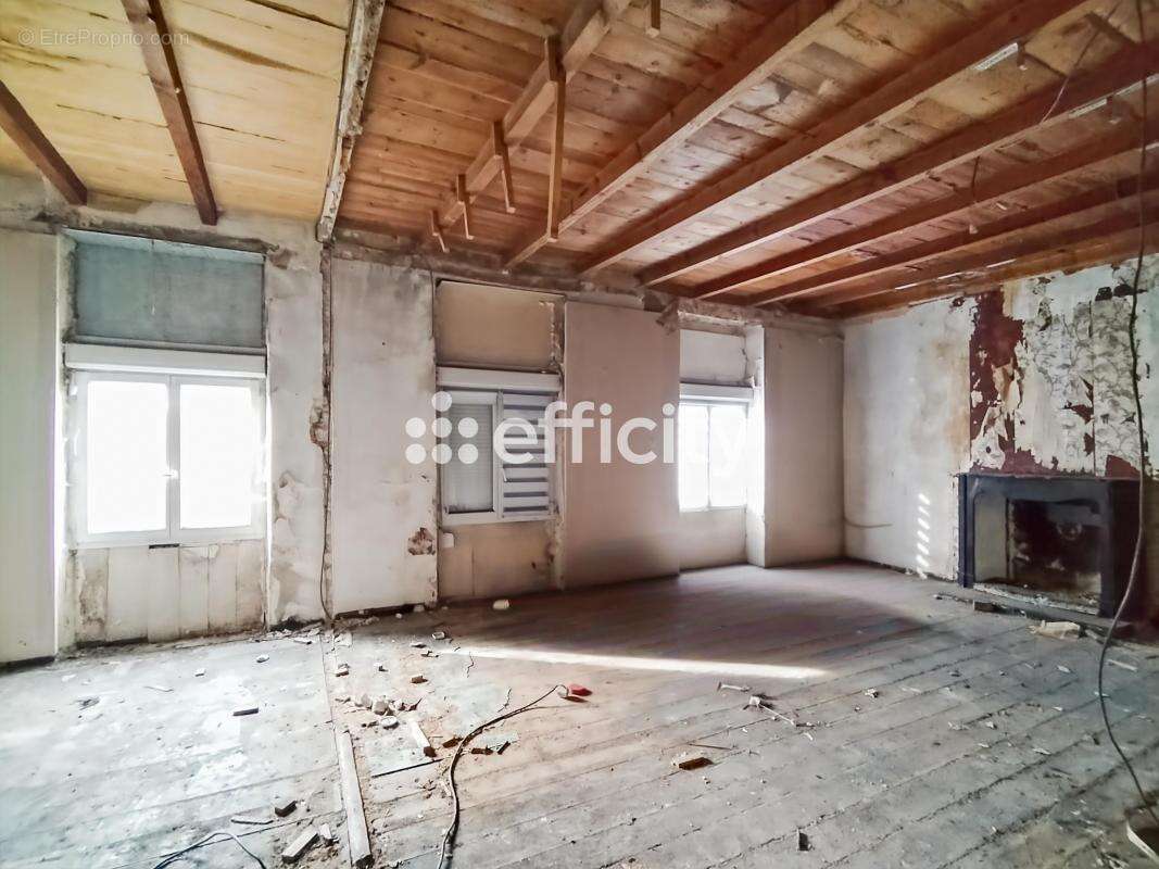 Maison à LA JARRIE-AUDOUIN