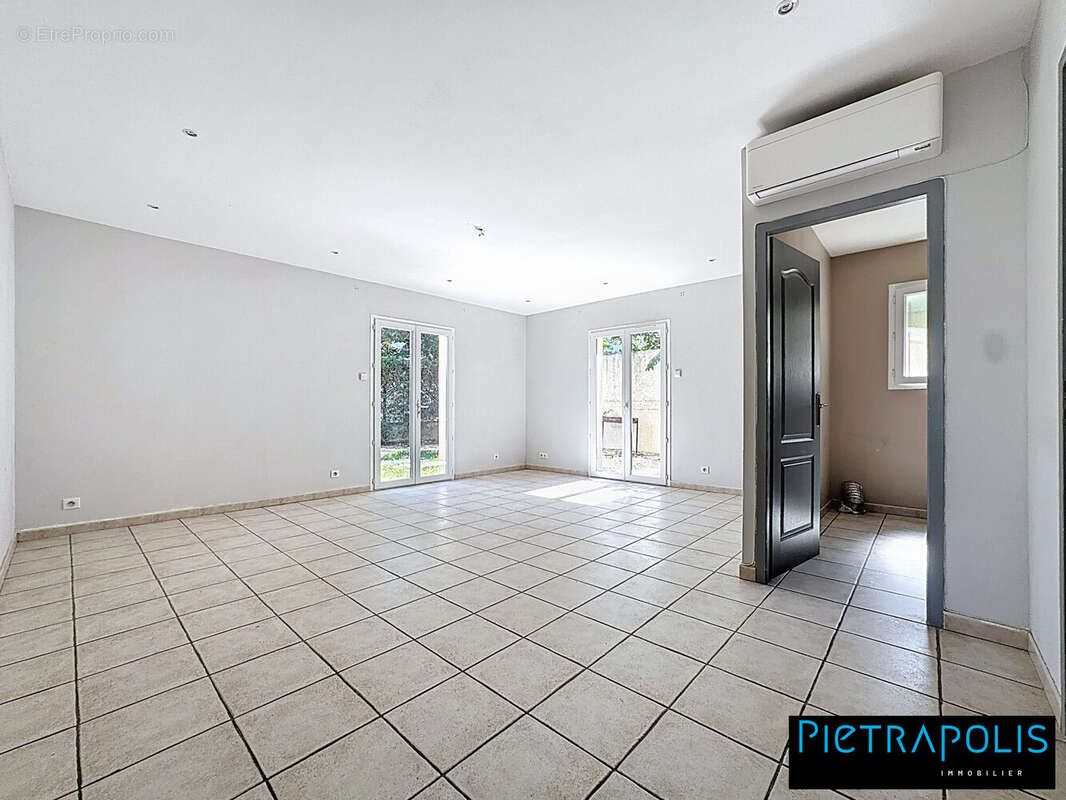 Commerce 104 m² à Saint-Genis-Laval  - photo 3