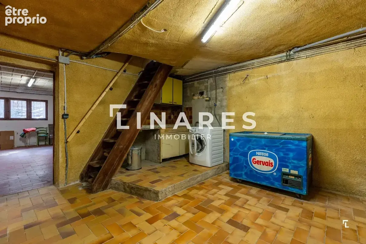 LA SECRÈTE - Villa T5 de 188m² - Dépendance T2 aménagée de 50m² - Sous-sol de  95m² - Garage de 25m² - Terrain de 710m² - 13012 - photo 18