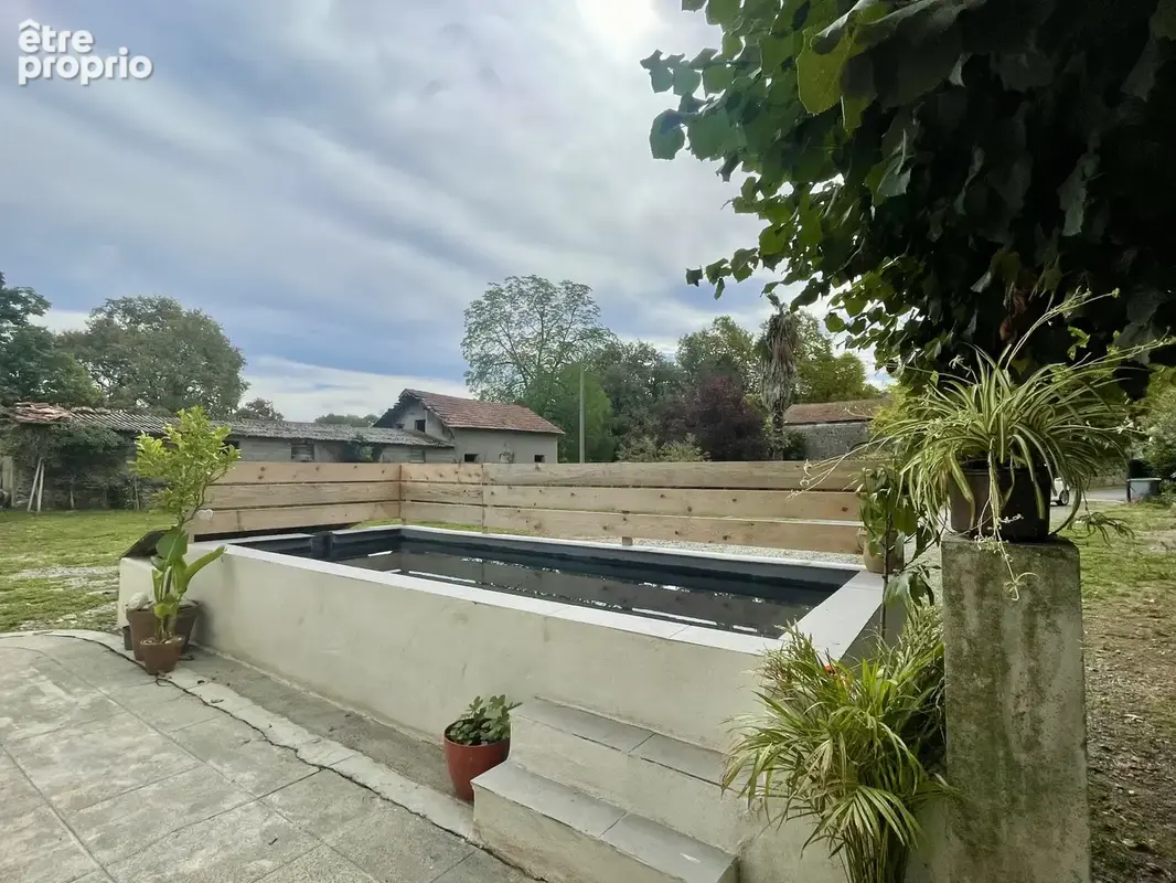 Maison ancienne rénovée avec 4 chambres, dépendances et terrain - photo 34