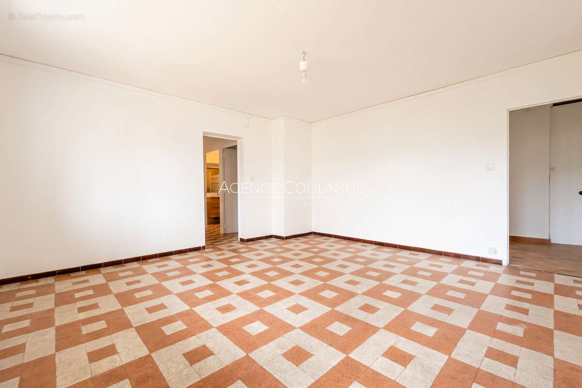 Appartement 68 m² à Marseille-9e  - photo 2