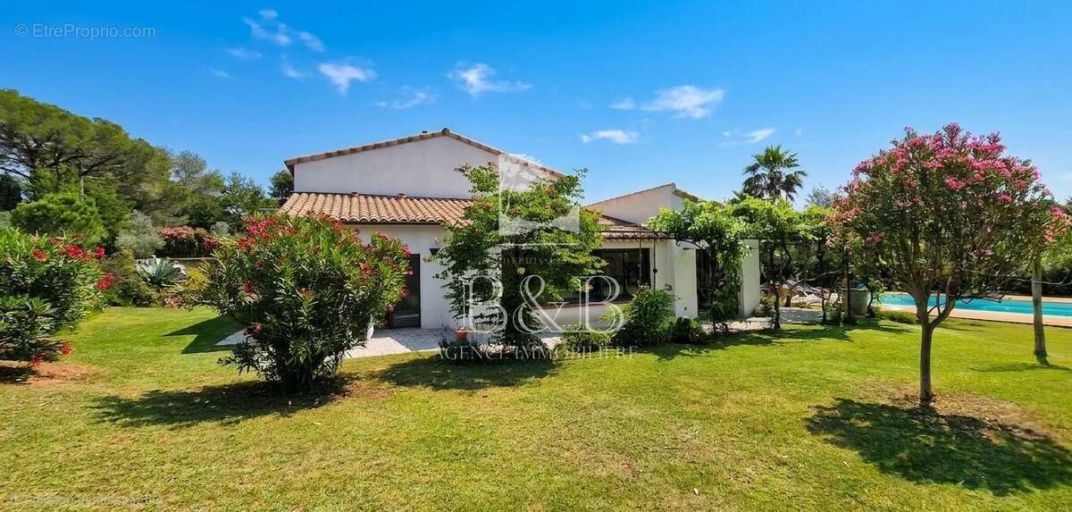 Maison à ROQUEBRUNE-SUR-ARGENS