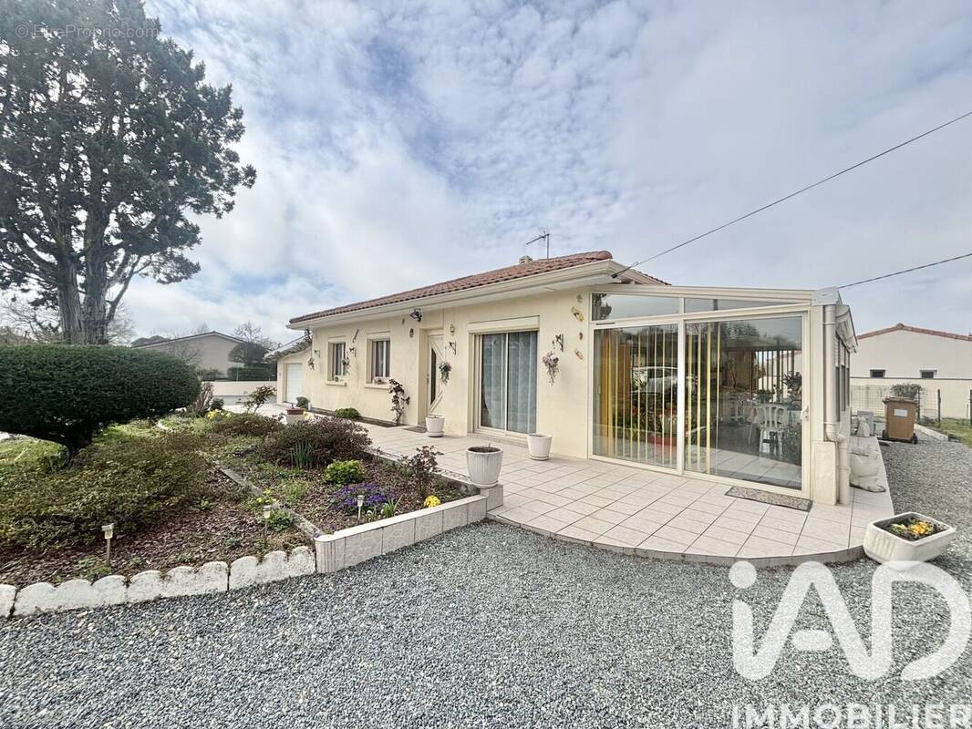 Photo 1 - Maison à LA LANDE-DE-FRONSAC