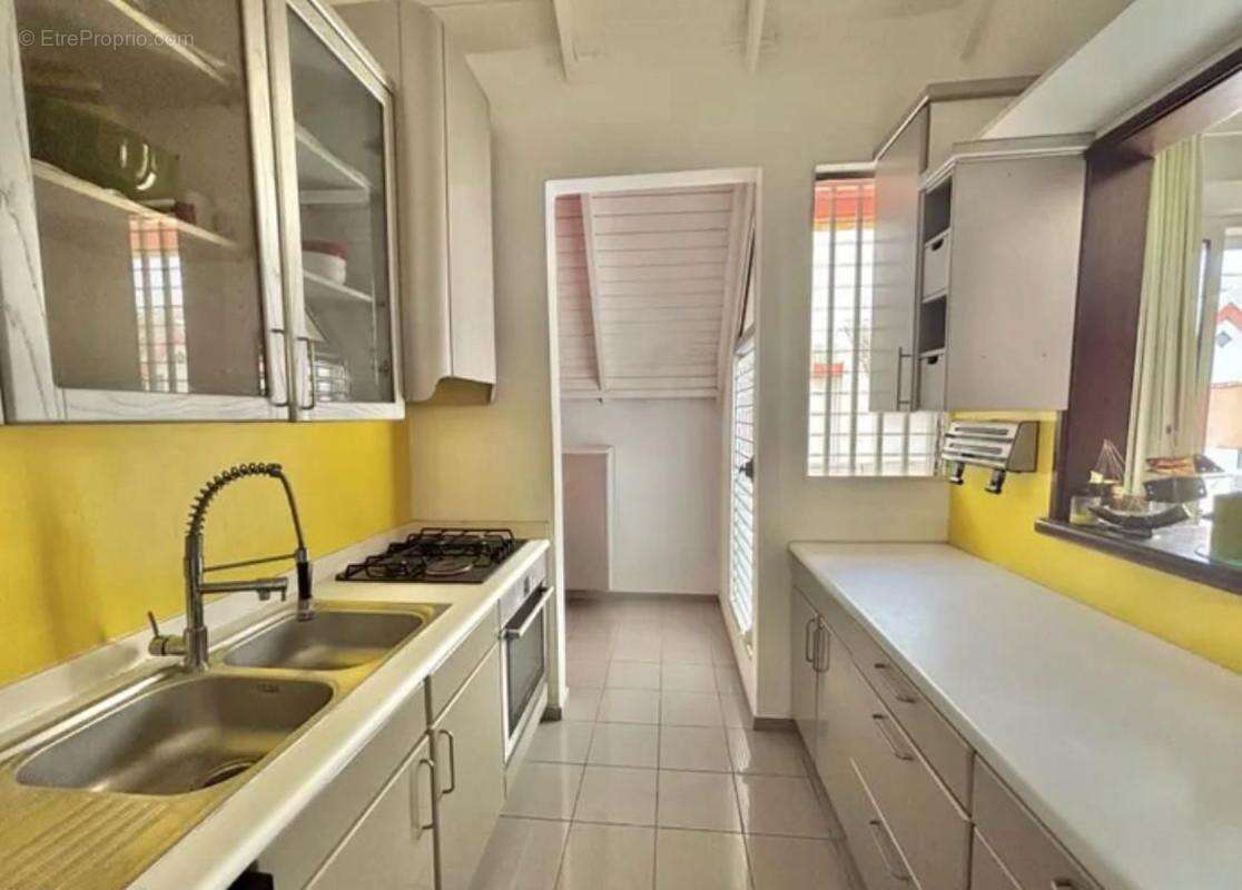 Appartement à LES ABYMES