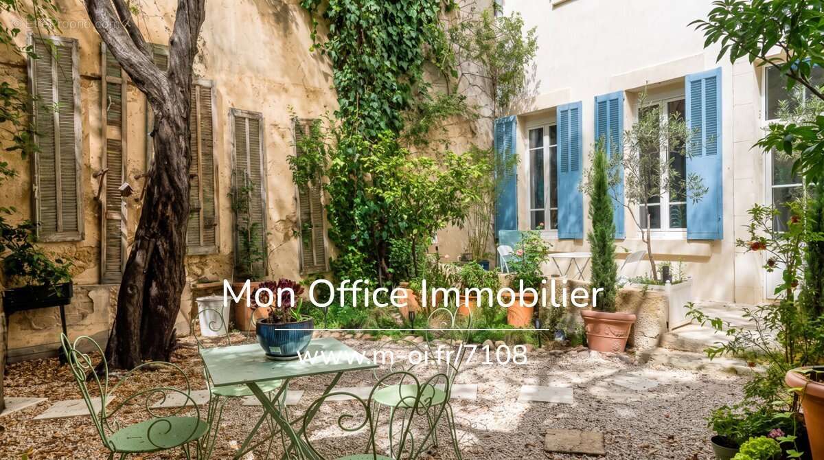 Référence : 7134-SKA - Maison 9 pièce(s) à Salon-de-Provence (13300) - photo 9
