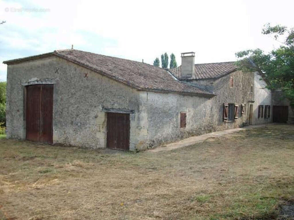 Maison à PUJOLS