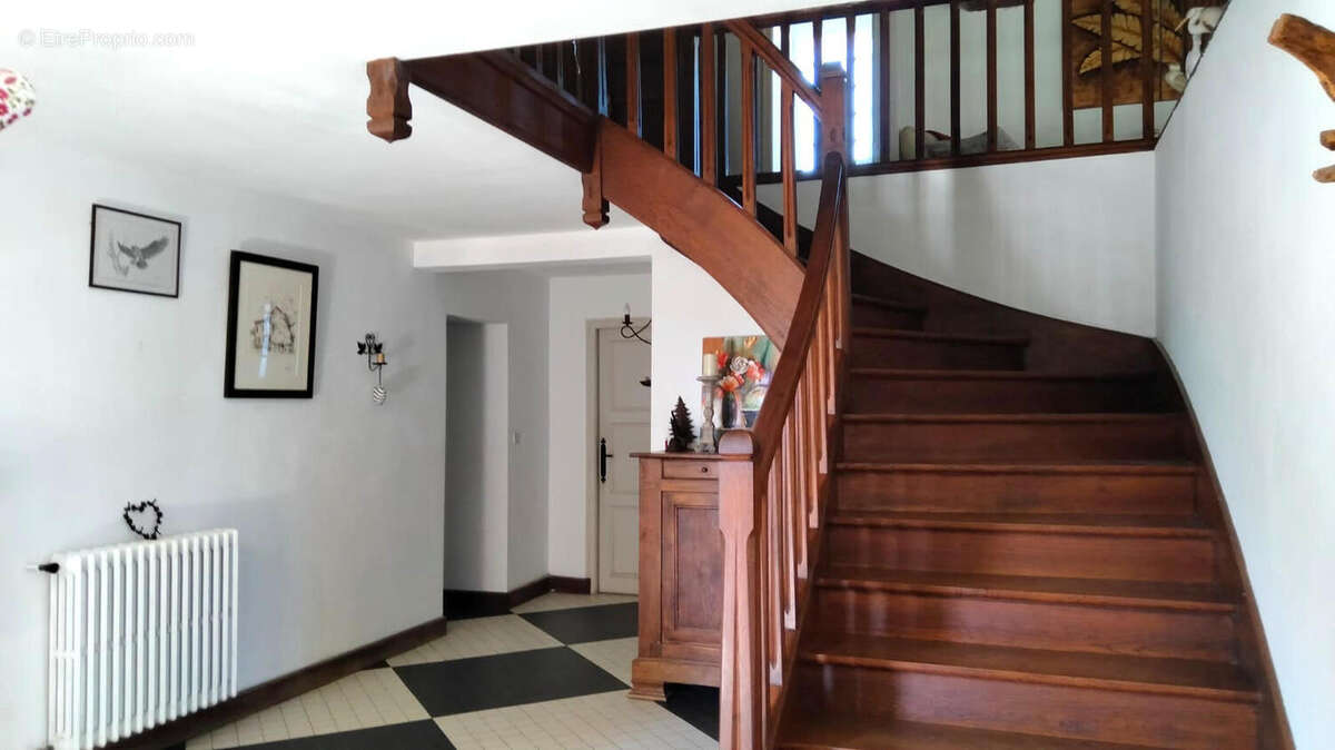 ESCALIER - Maison à ANSAC-SUR-VIENNE