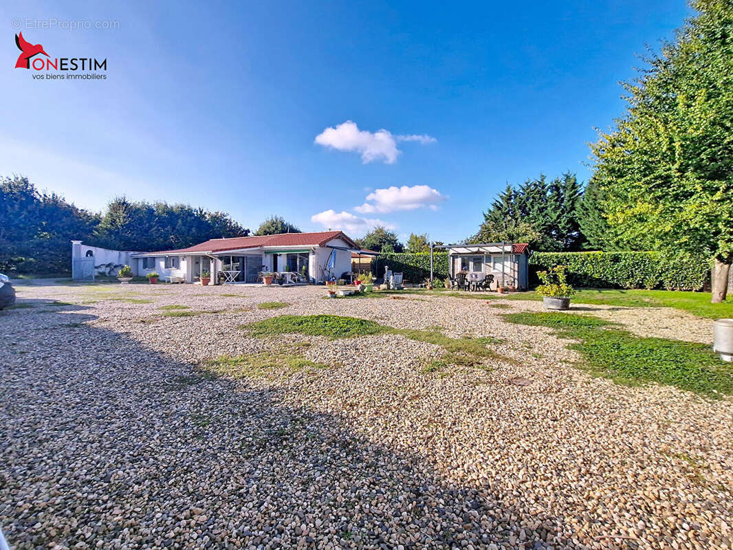 Maison à SURY-LE-COMTAL