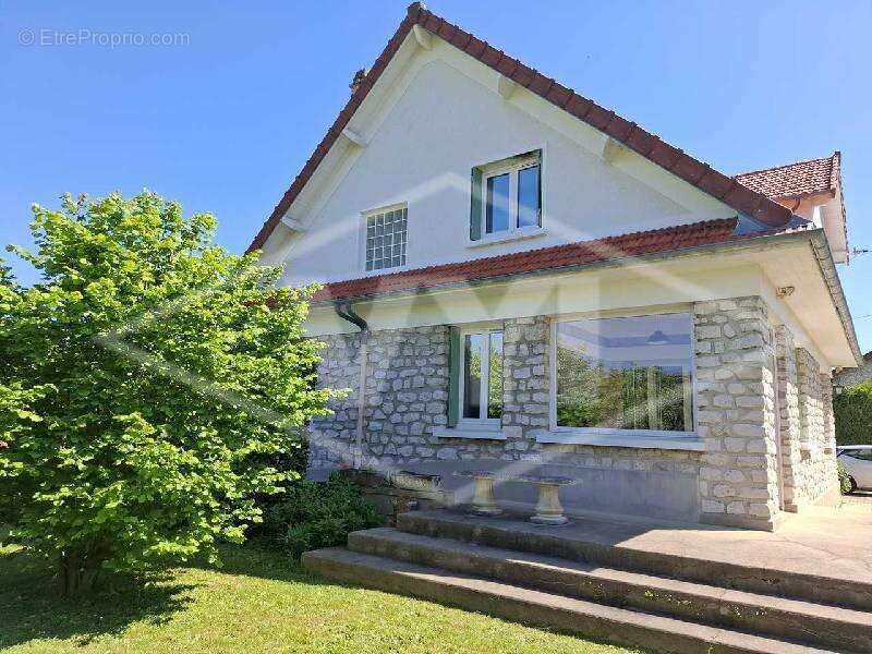 Maison à COMBS-LA-VILLE