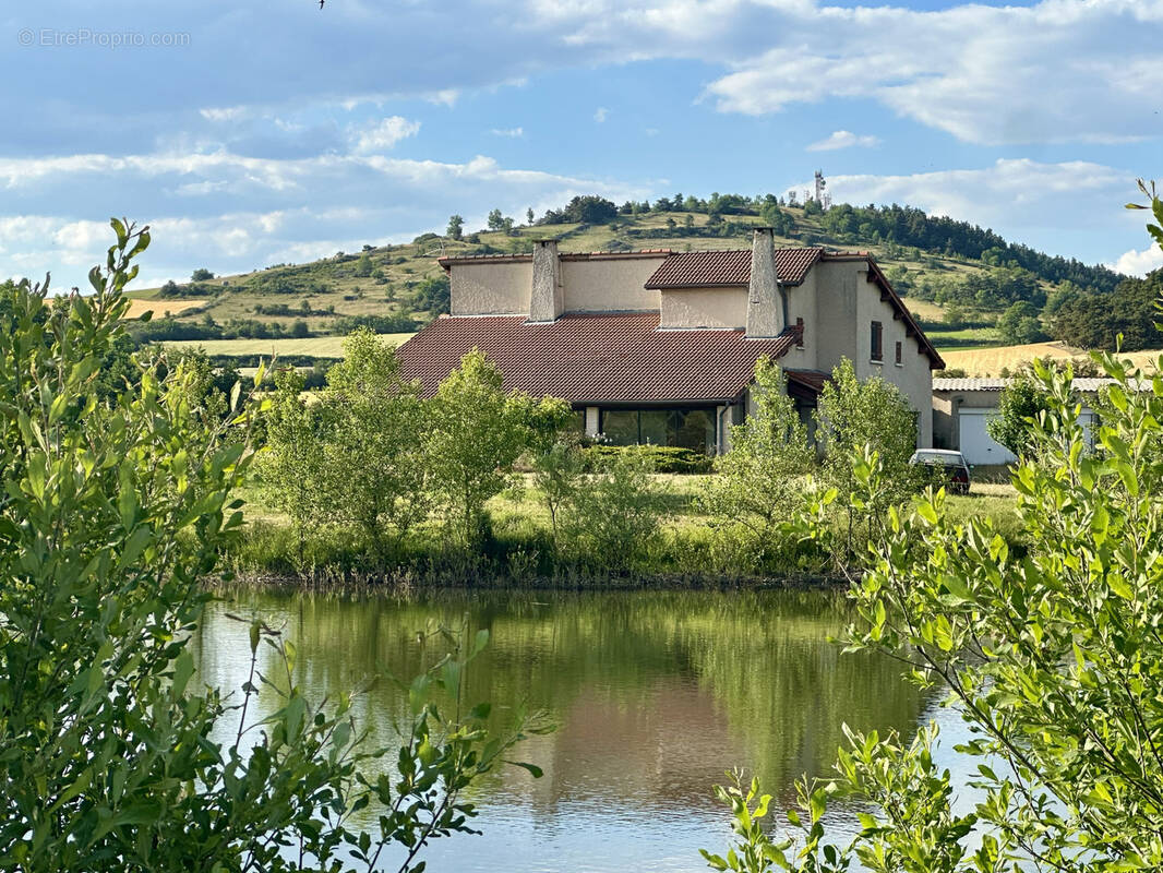 Maison à SAINT-CHRISTOPHE-SUR-DOLAISON