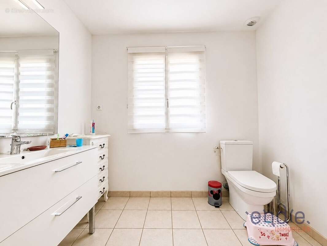 Spacieuse maison familiale de 226 m² avec sept chambres et piscine - photo 11