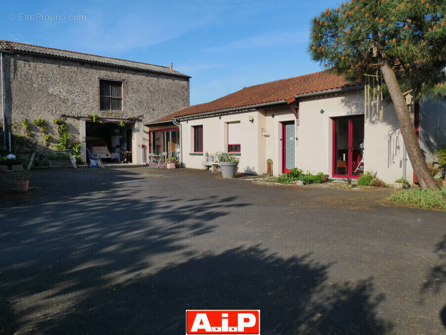 Maison à NUEIL-LES-AUBIERS