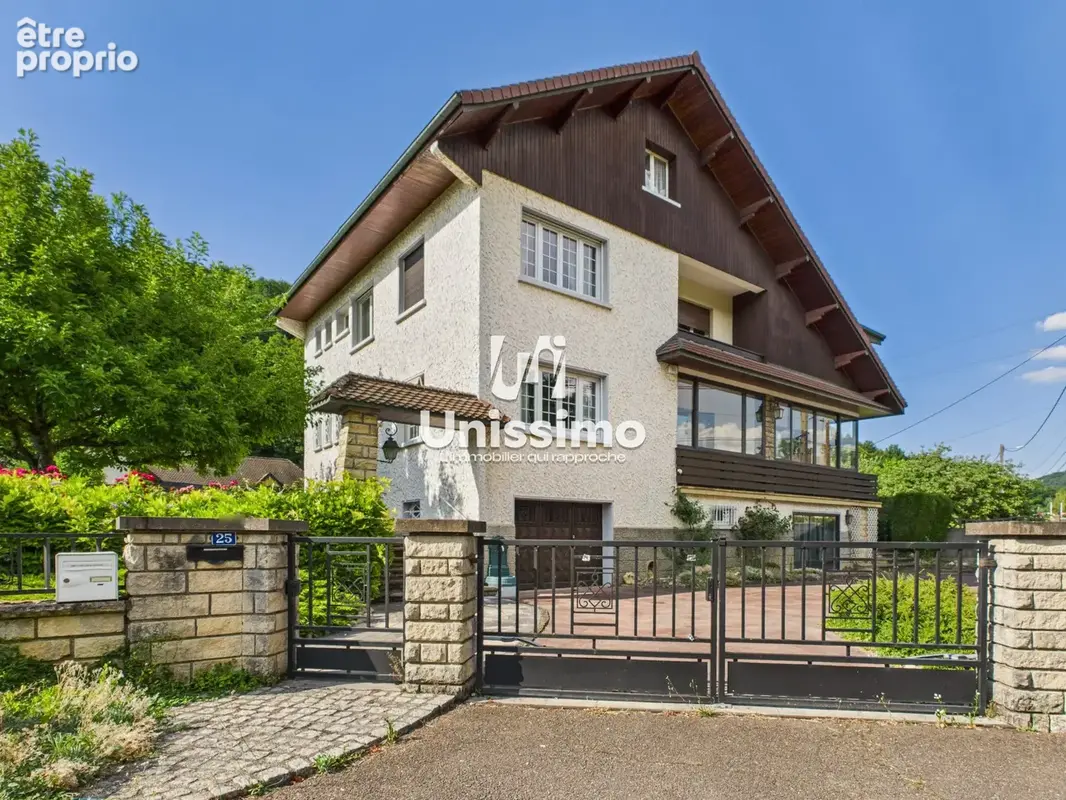 Maison 11 pièces 295 m² à vendre à Pont-De-Roide (25150) - photo 1