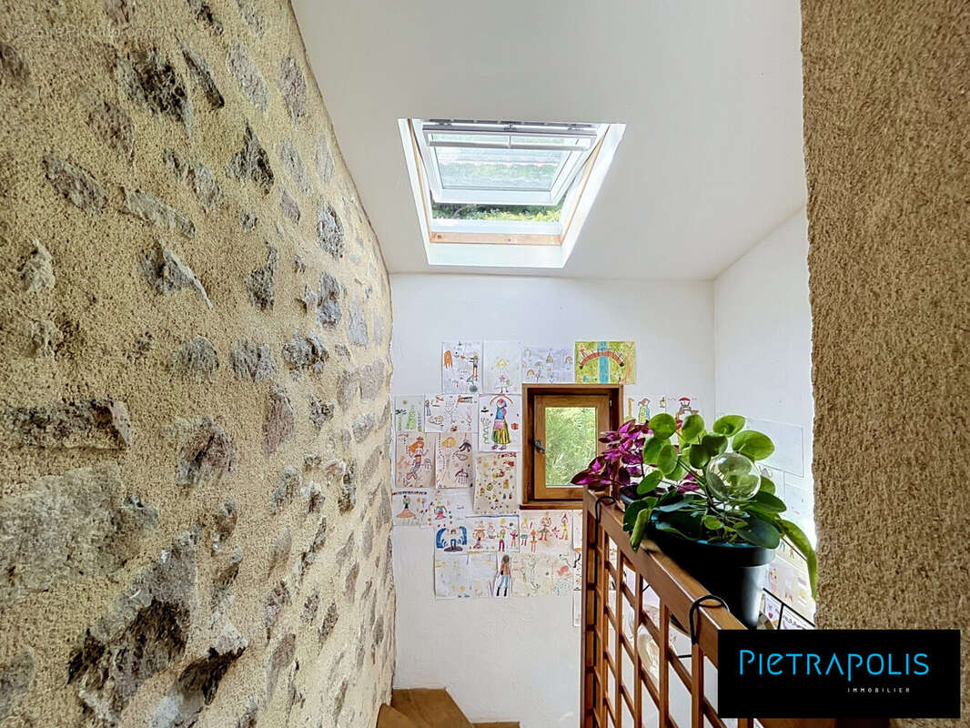 Maison 160 m² à Montrottier  - photo 7