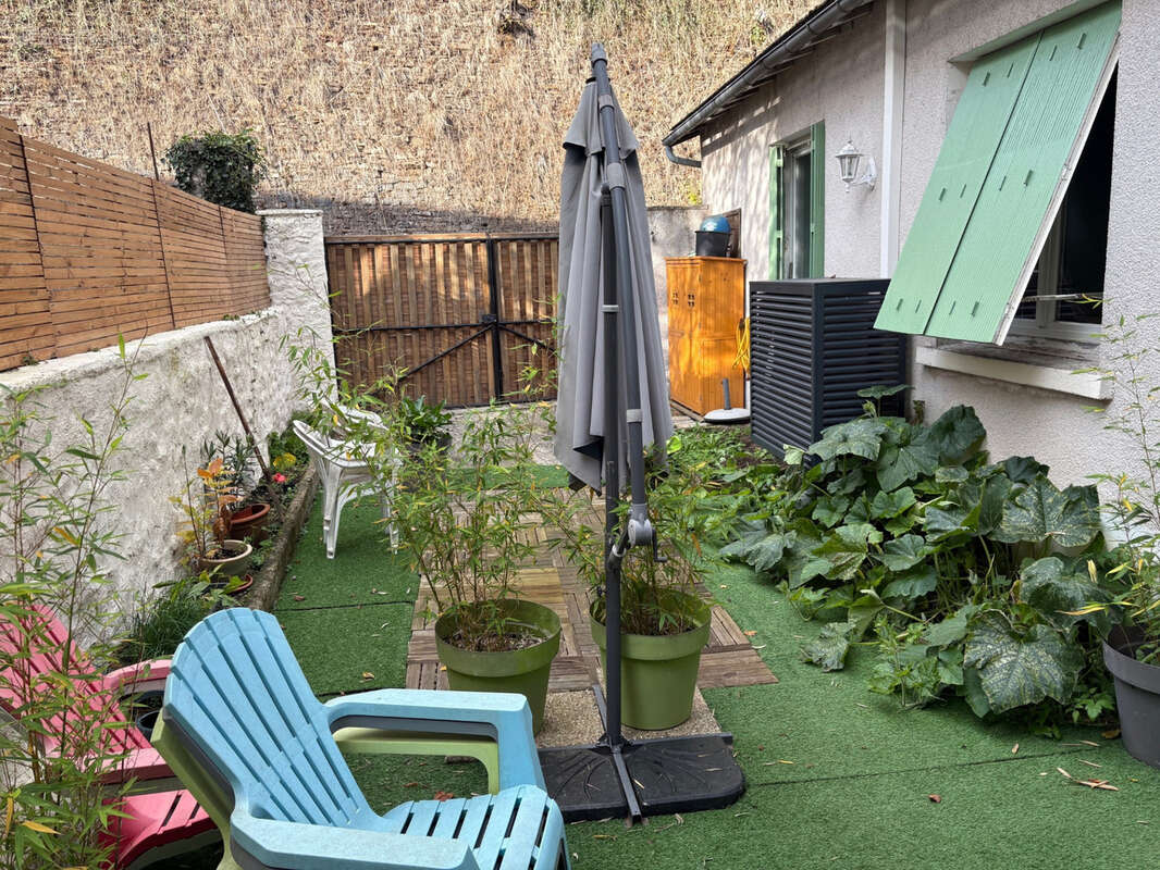 Coussac Bonneval maison de 6 pièces  proche des commerces avec cour et garage - photo 3
