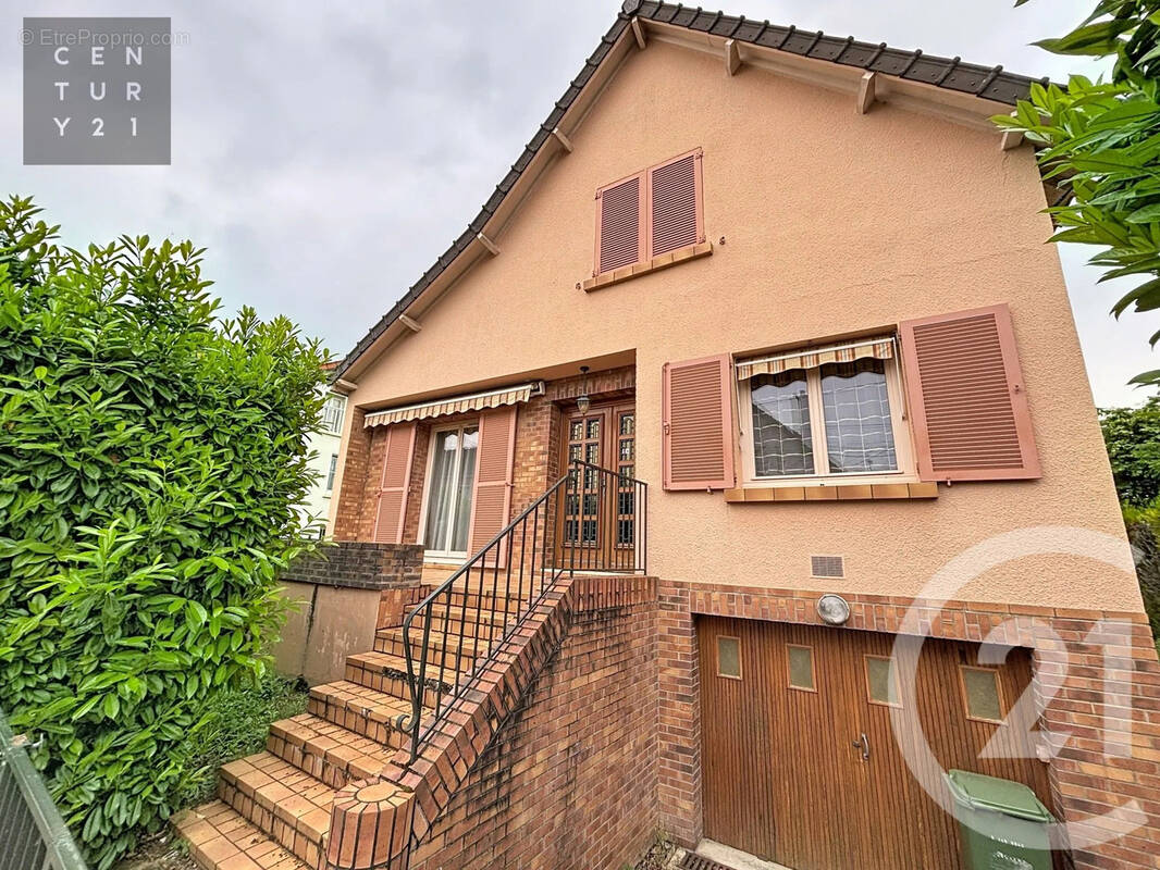 Maison à SAINT-JULIEN-LES-VILLAS