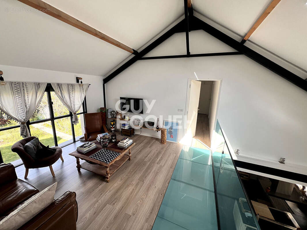 Maison à SAINTE-GENEVIEVE-DES-BOIS