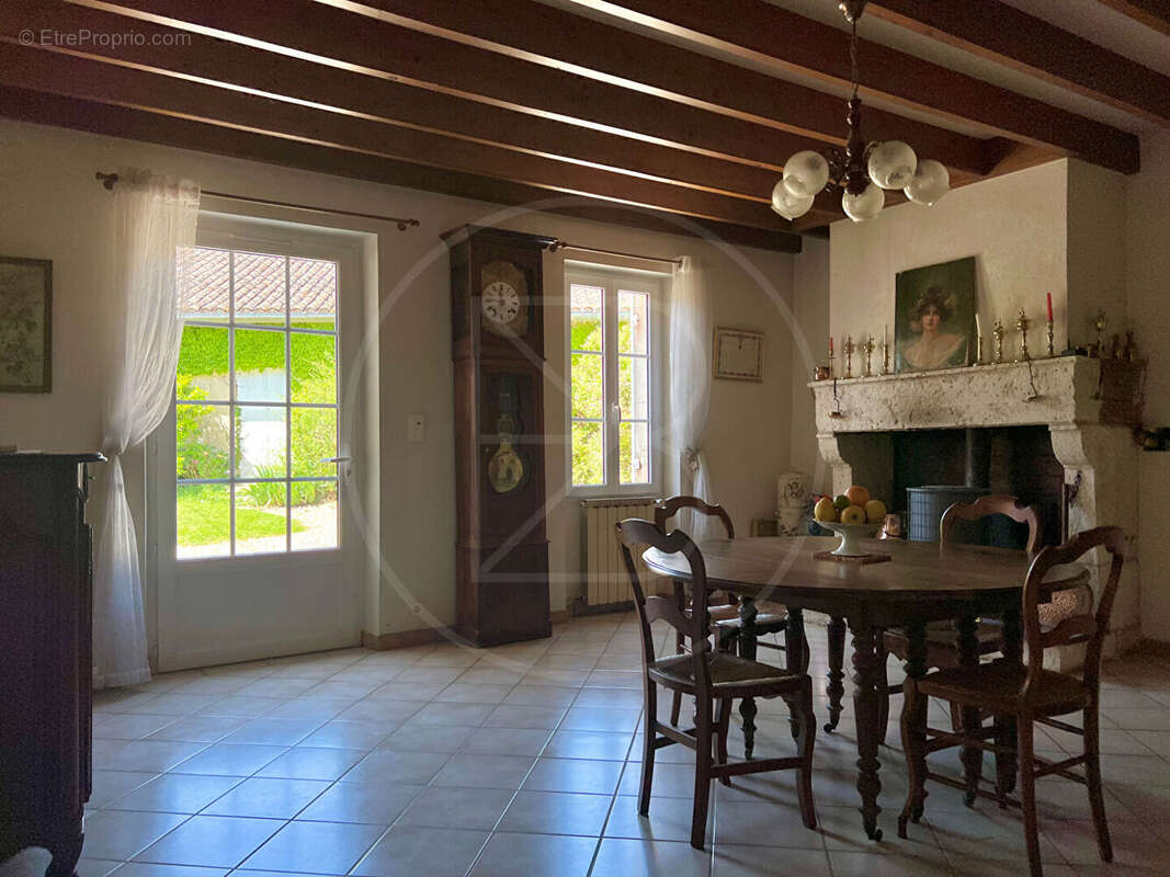 Ancienne ferme avec dépendances et fort potentiel - photo 6