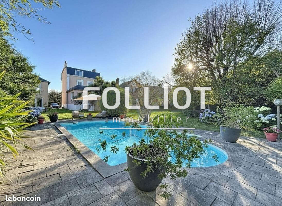 Maison à DONVILLE-LES-BAINS