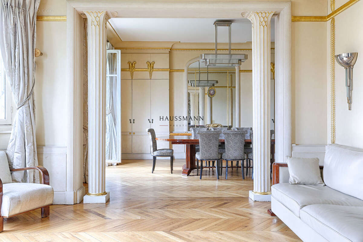 Appartement à PARIS-16E