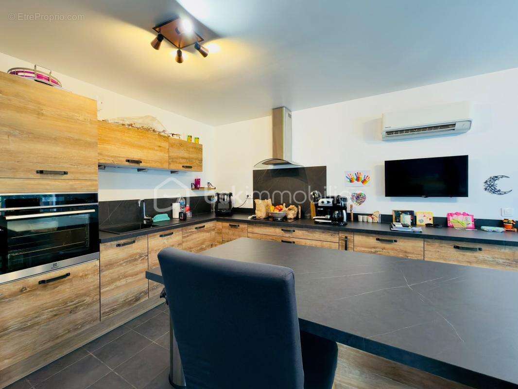 SORGUES – Maison familiale de 150 m² – Autonomie en eau et en électricité – Piscine, spa, suite parentale et fort potentiel d'év - photo 4