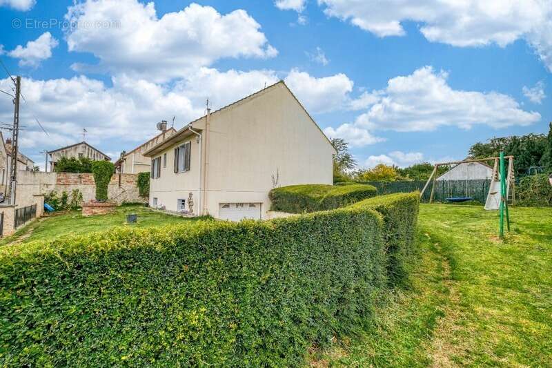Christophe Michaudelle – CAPIFRANCE - vous propose proche de Meaux et de Saint Soupplets : maison indépendante - 4 pièces - 115  - photo 2