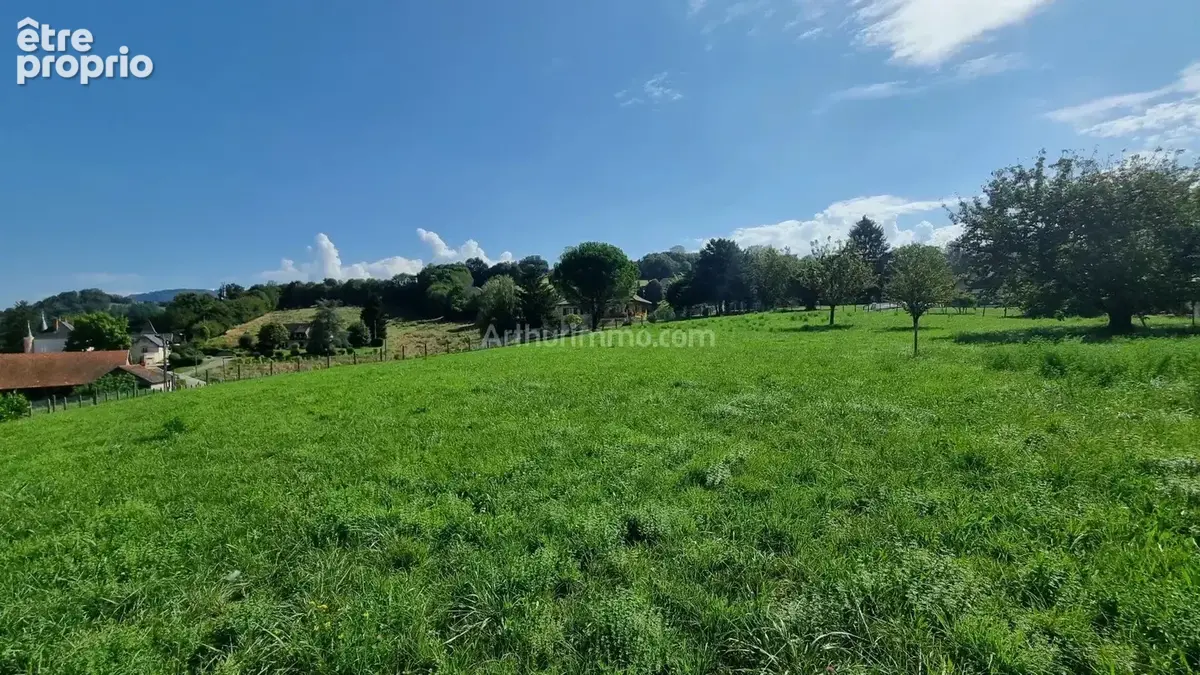 Terrain à SAINT-GENIX-SUR-GUIERS