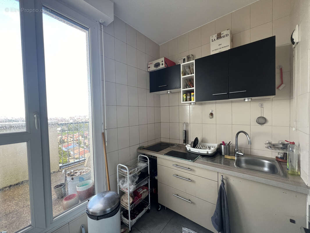 T2 avec terrasse de 40m2 et parking - photo 3