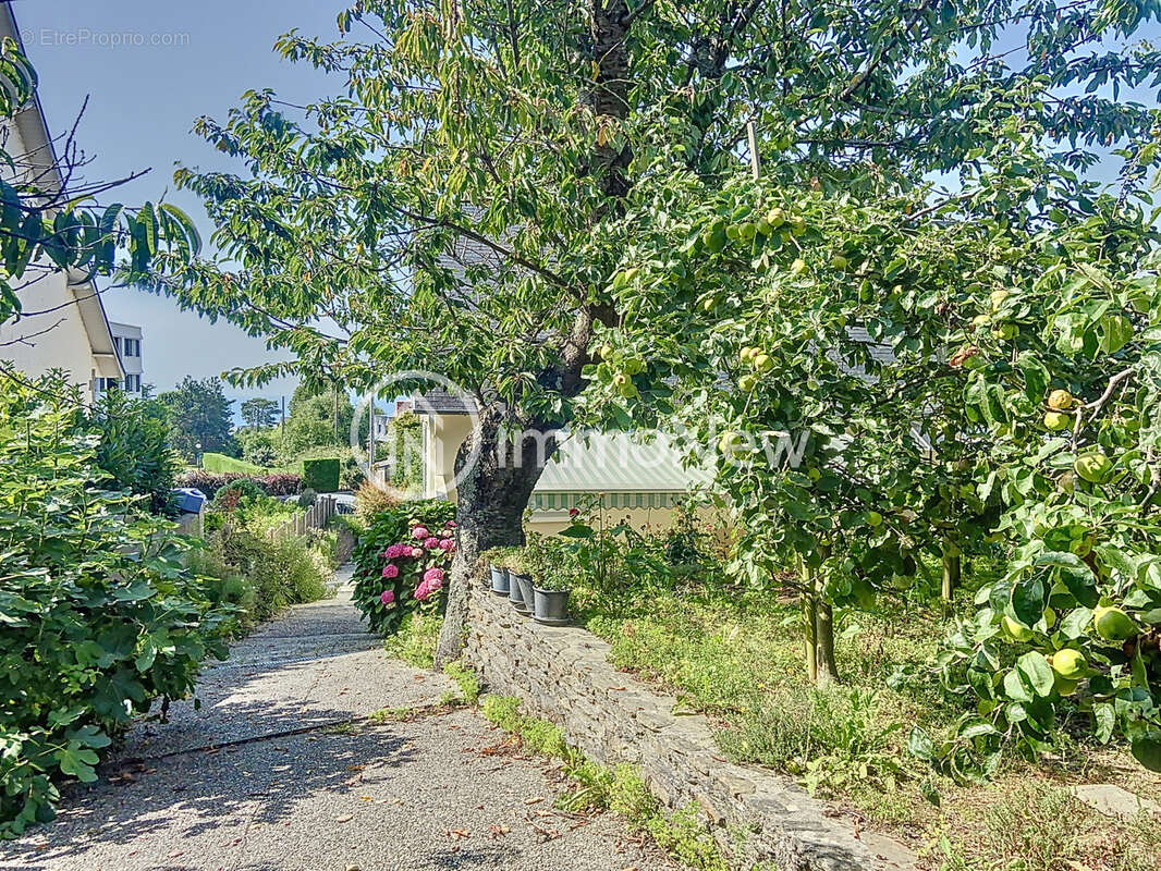 Maison à DONVILLE-LES-BAINS